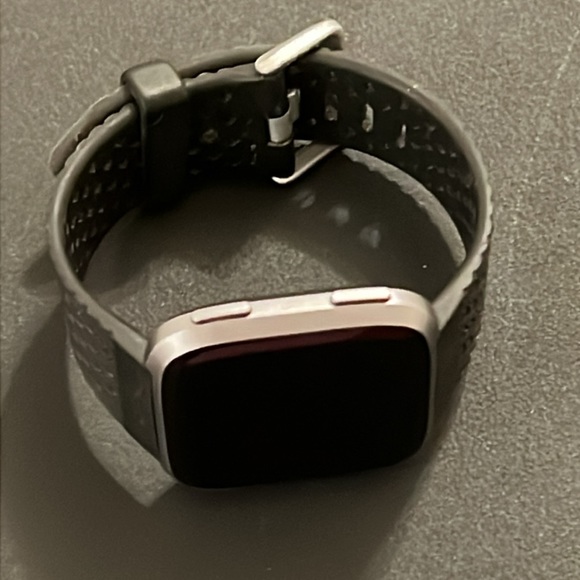 Fitbit Versa Heath & Fitness Smart Watch - Picture 7 of 15